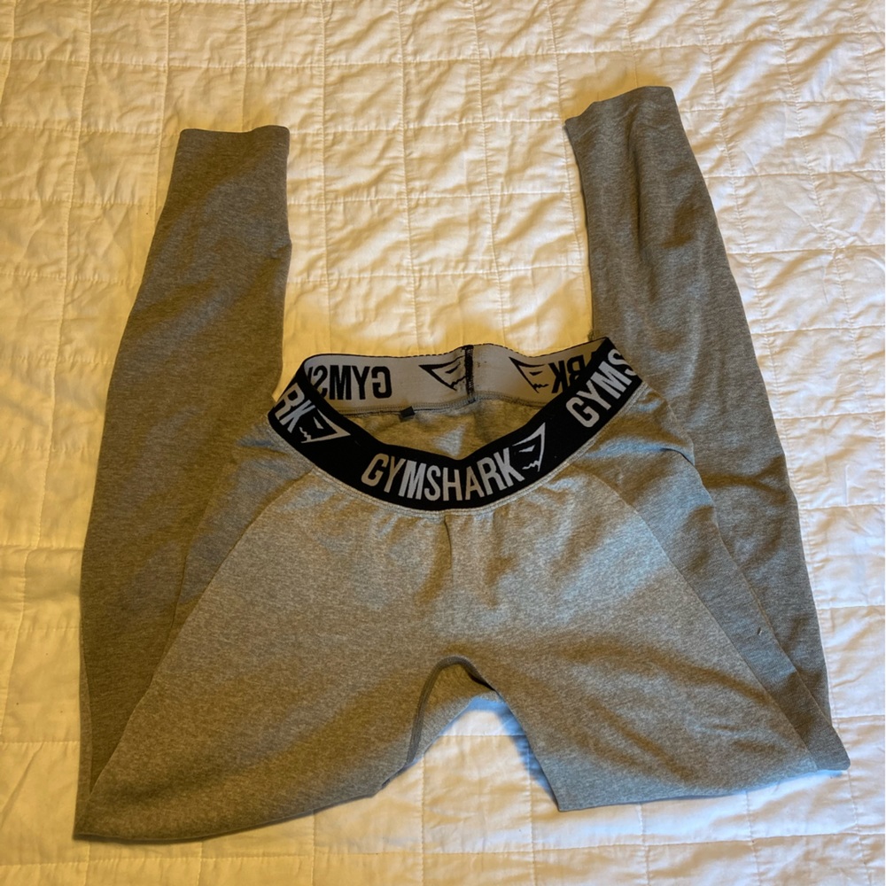 GYM SHARK, grey leggings with a small hole